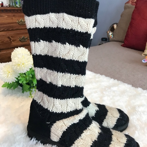 Black & off white knitted UUG boots sz 6 - Picture 3 of 6